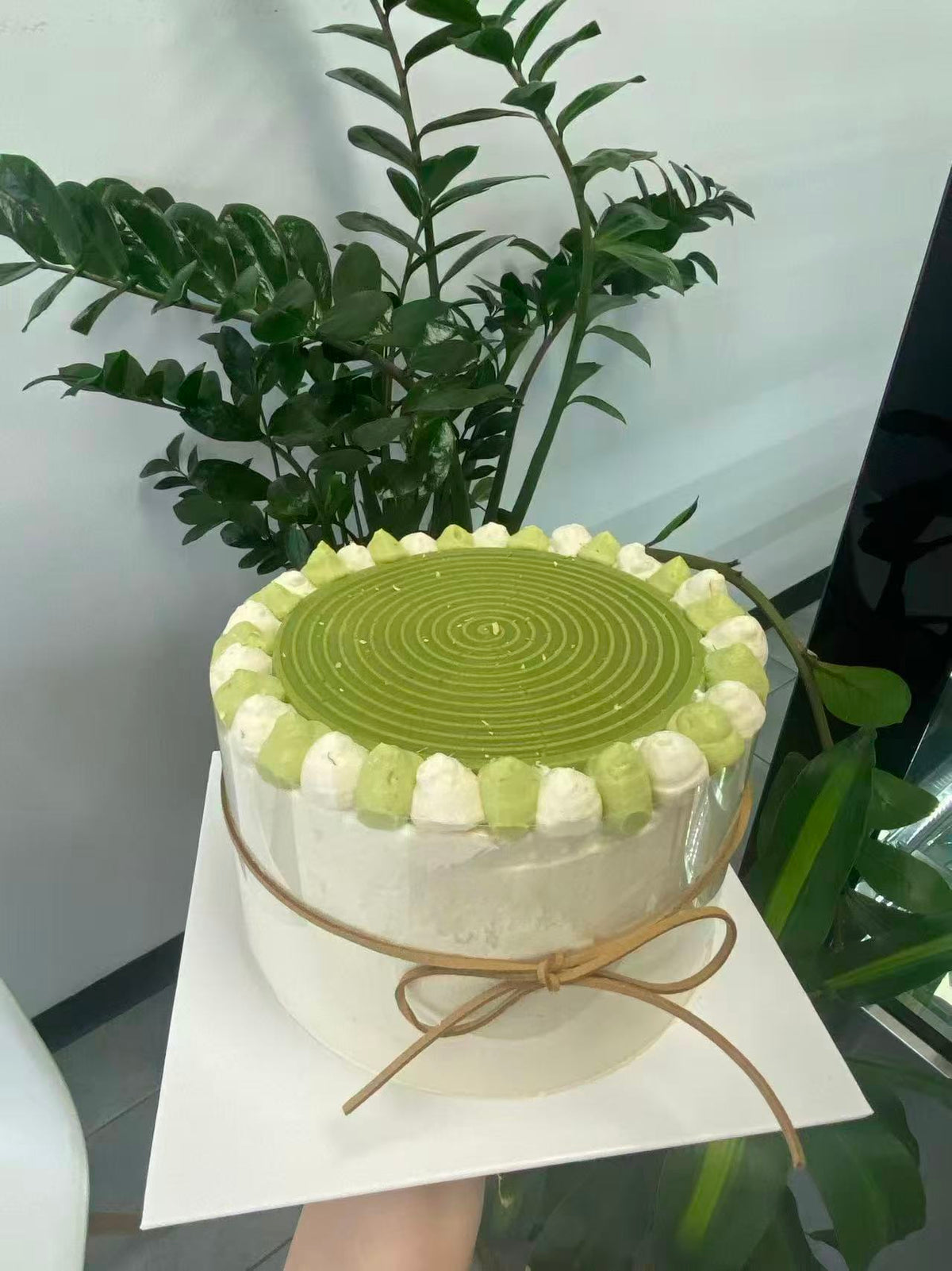 Matcha and jasmine chiffon cake with cream decoration