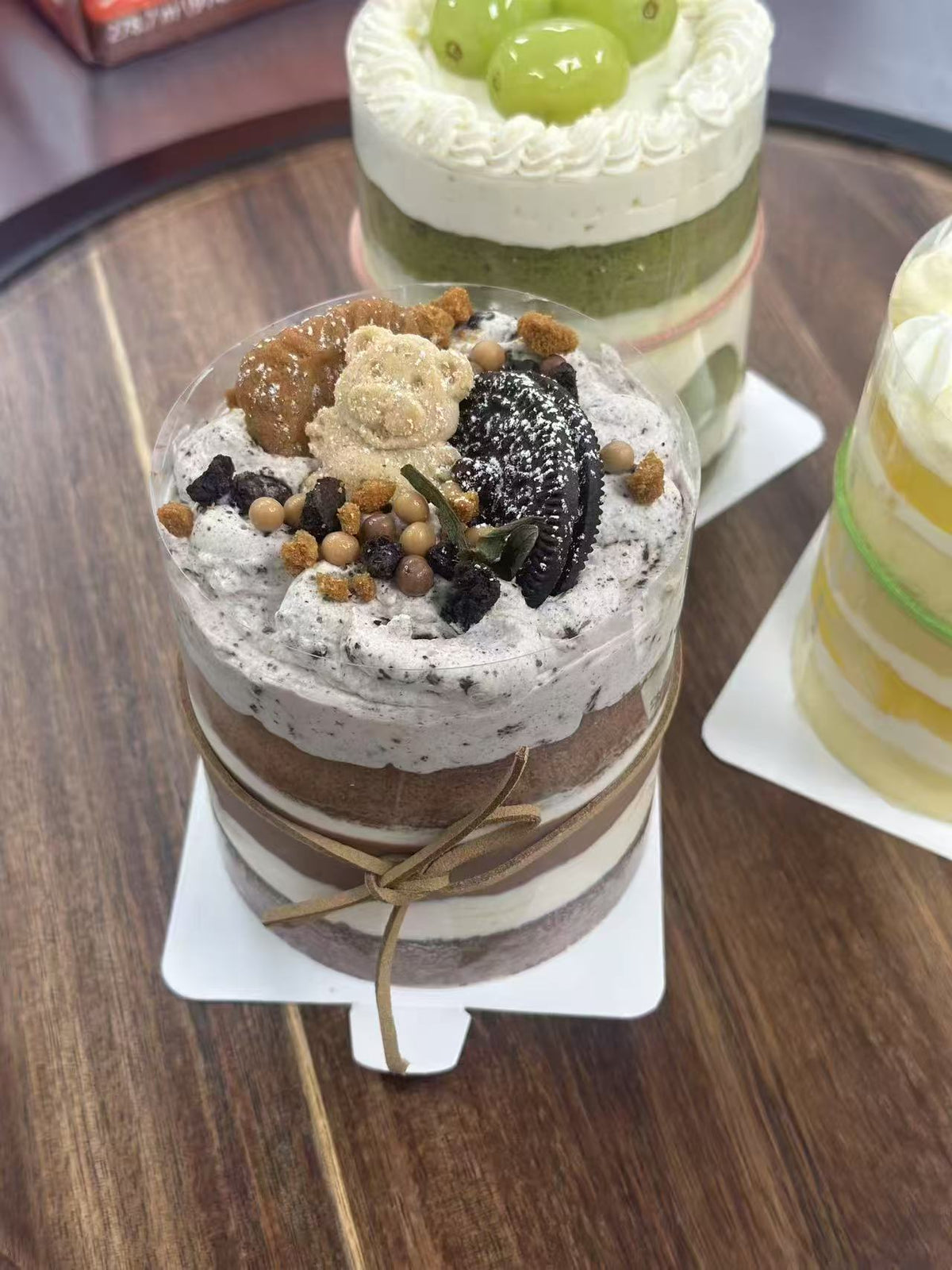 Oreo chiffon cake with cookie decoration